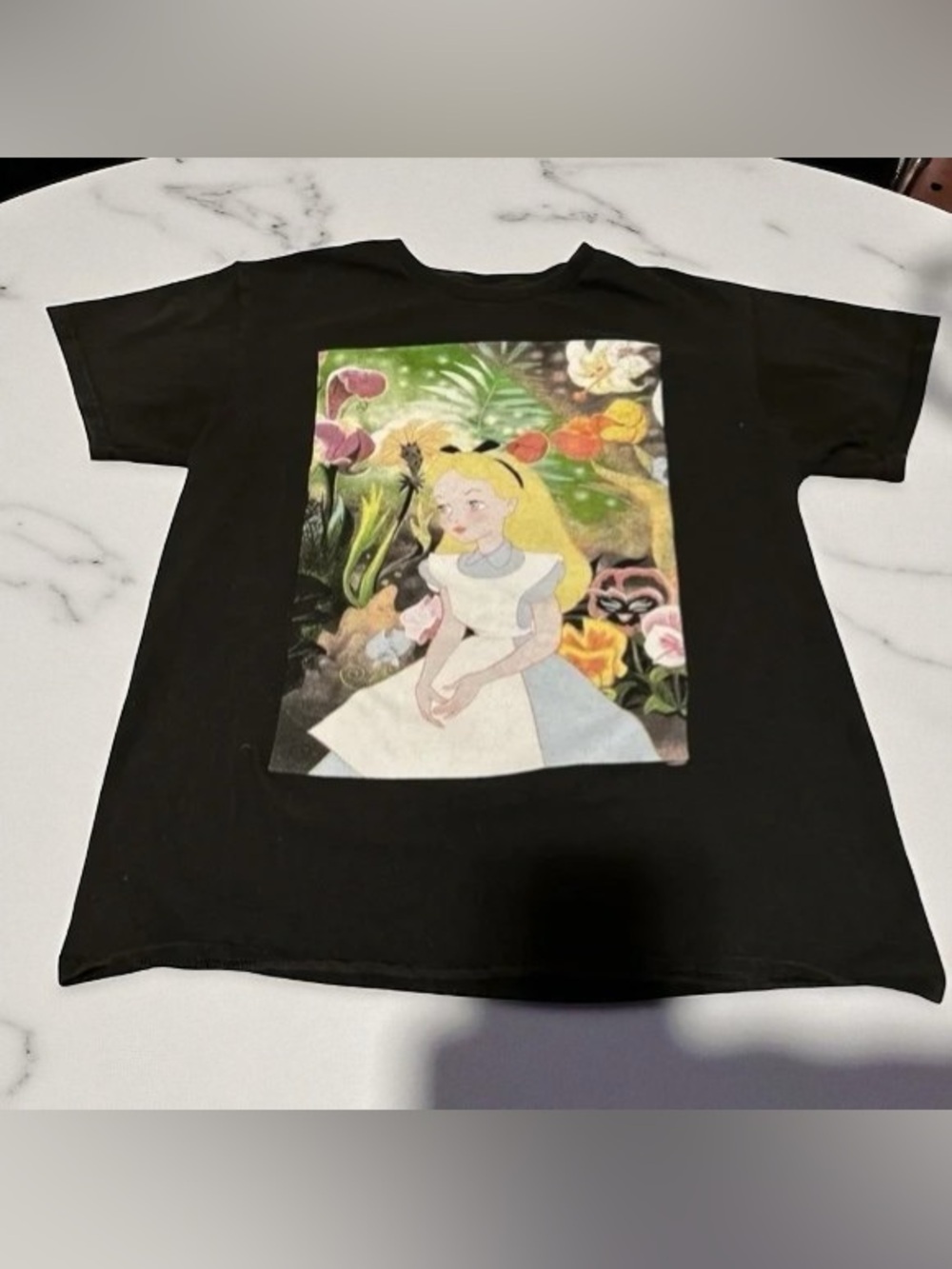 🌹Black Short-Sleeve Graphic Tee with Colorful Story Illustration